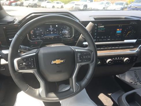Used 2023 Chevrolet Silverado 1500 LT image 19