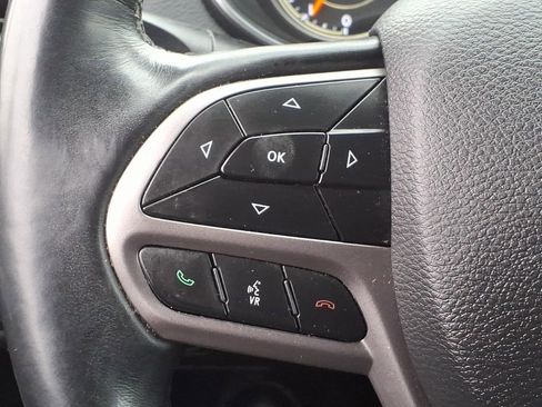 Used 2019 Jeep Cherokee Latitude Plus w/ Comfort/Convenience Group image 34