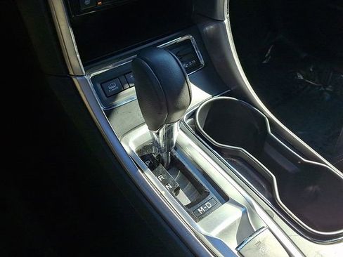 Used 2022 Subaru Ascent Limited w/ Technology Package image 18