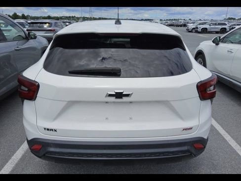 Used 2025 Chevrolet Trax RS FWD image 4