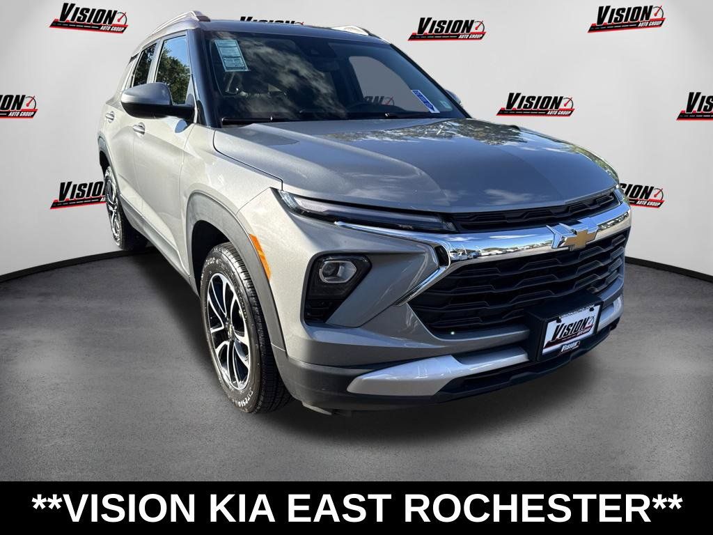 Used 2024 Chevrolet TrailBlazer LT w/ Driver Confidence Package AWD/4WD image 3