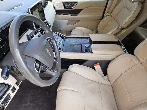 Used 2019 Lincoln Navigator Reserve image 14