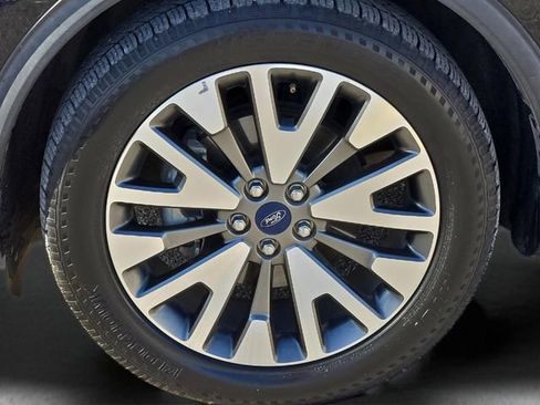 Used 2020 Ford Escape Titanium image 8