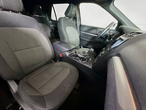 Used 2018 Ford Explorer XLT AWD/4WD image 32
