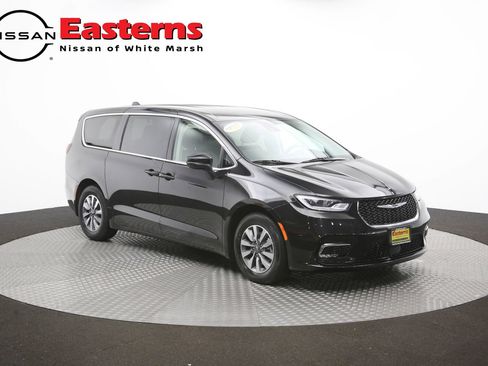 Used 2023 Chrysler Pacifica Touring-L FWD image 51