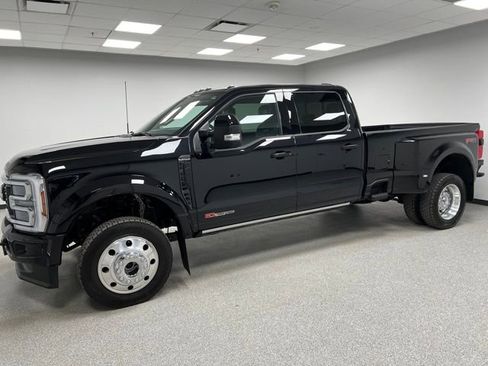 Used 2025 Ford F450 Platinum w/ FX4 Off-Road Package image 5