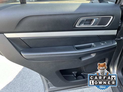 Used 2017 Ford Explorer XLT image 16