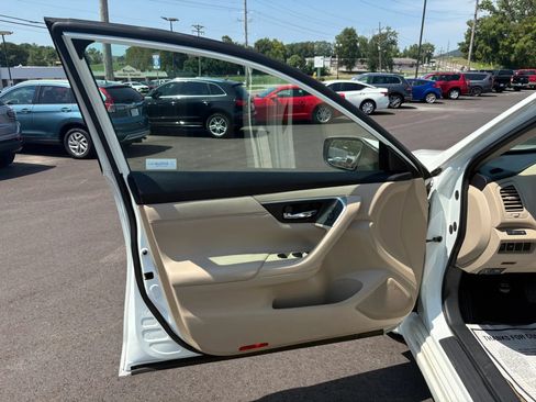 Used 2015 Nissan Altima 2.5 SV FWD image 11
