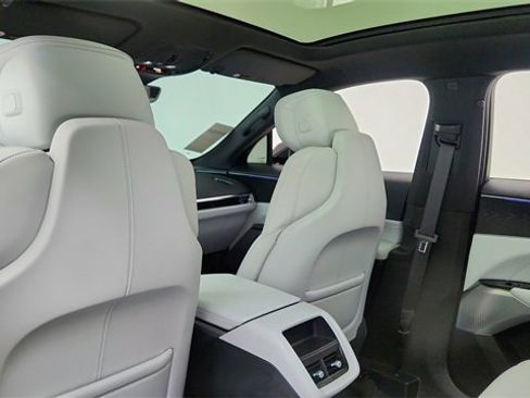 Used 2025 Cadillac Lyriq Luxury image 31