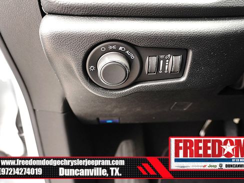 New 2027 Chrysler Pacifica Select FWD image 27