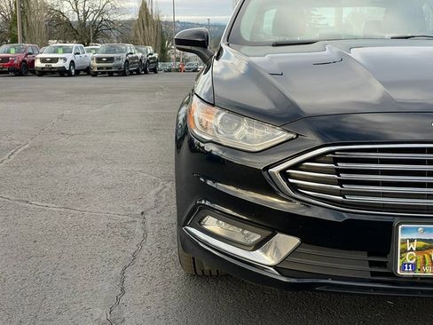 Used 2017 Ford Fusion SE w/ Equipment Group 201A image 8