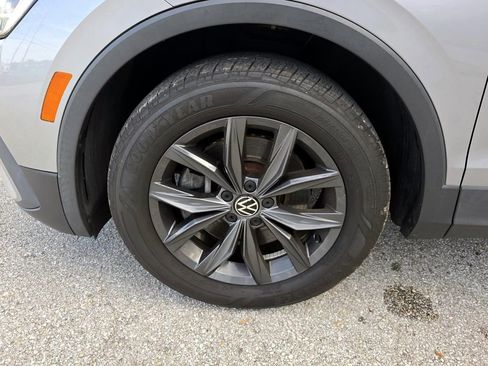 Certified 2022 Volkswagen Tiguan SE image 14