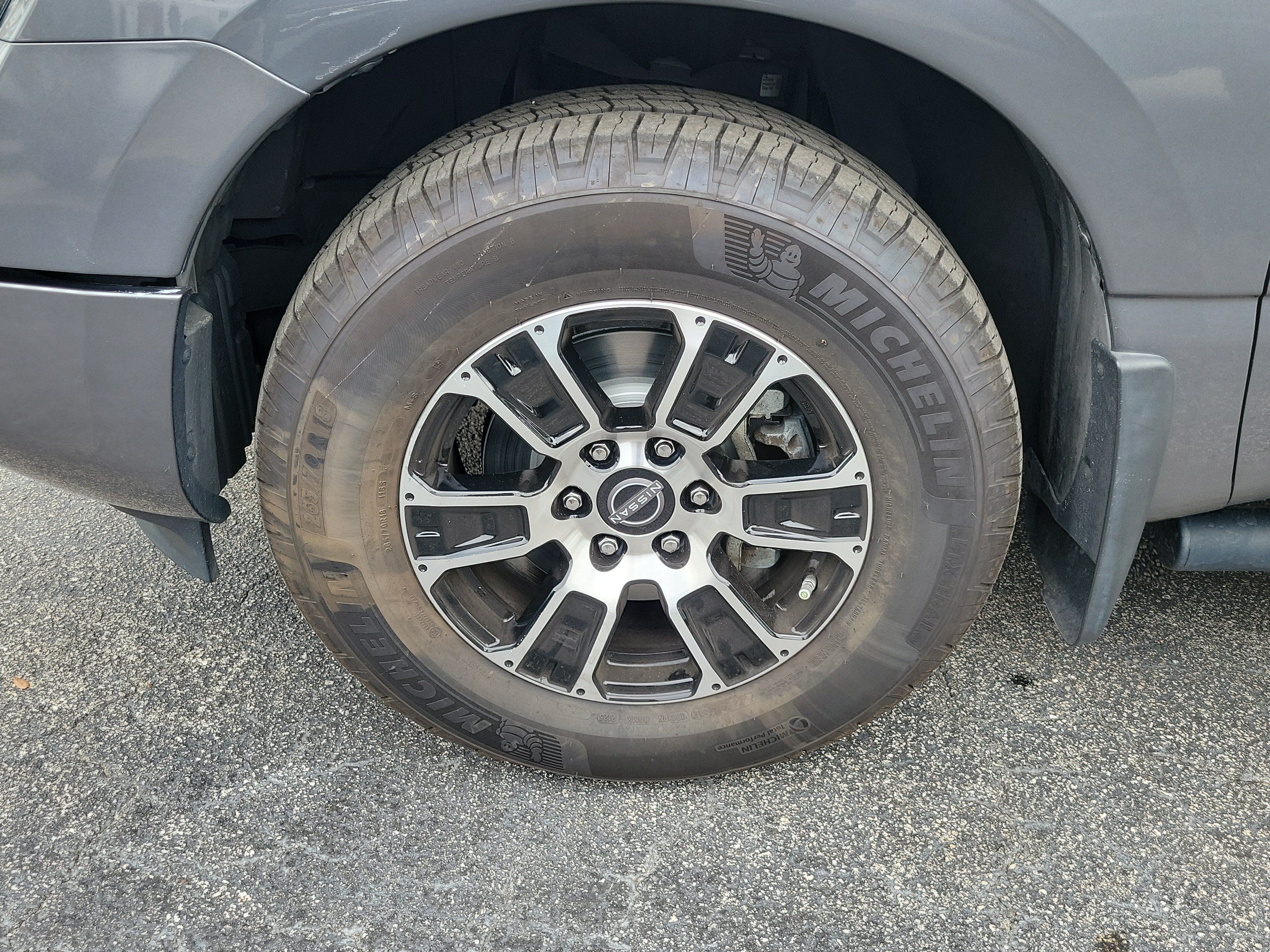 Used 2023 Nissan Titan SV w/ SV Convenience Package RWD image 4