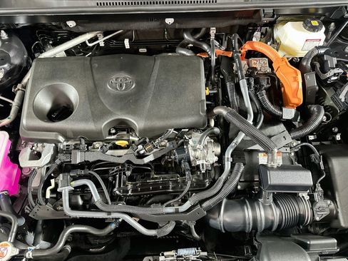 Used 2025 Toyota RAV4 XLE AWD/4WD image 32