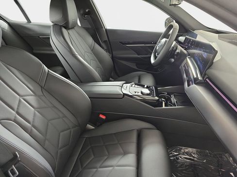 Used 2025 BMW 530i xDrive 530i xDrive w/ Premium Package image 11