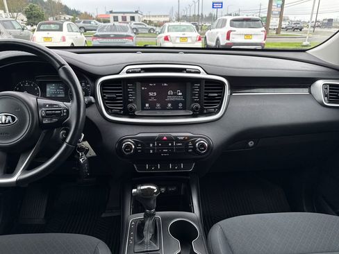 Used 2017 Kia Sorento LX w/ LX Convenience Package image 27