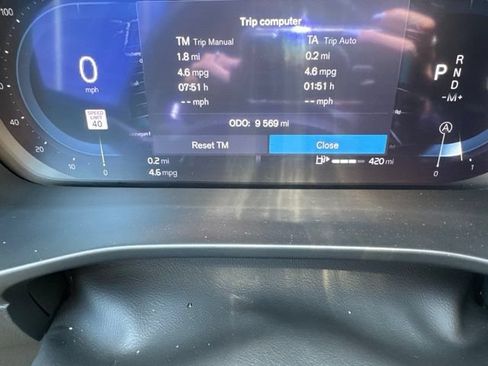 Certified 2025 Volvo XC40 B5 Plus AWD/4WD image 21
