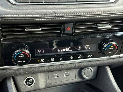 Used 2022 Nissan Rogue SV image 18