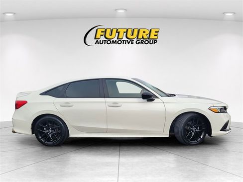 Used 2024 Honda Civic Sport image 3