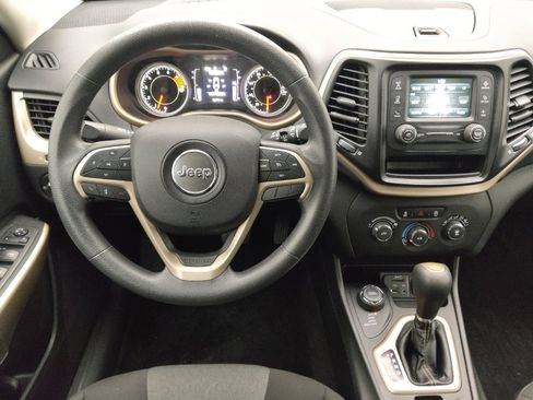 Used 2018 Jeep Cherokee Latitude image 22