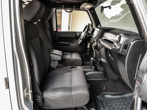 Used 2011 Jeep Wrangler Unlimited Sport image 27