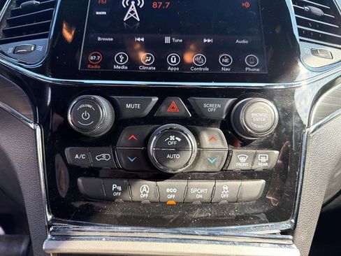 Used 2019 Jeep Grand Cherokee Limited image 16