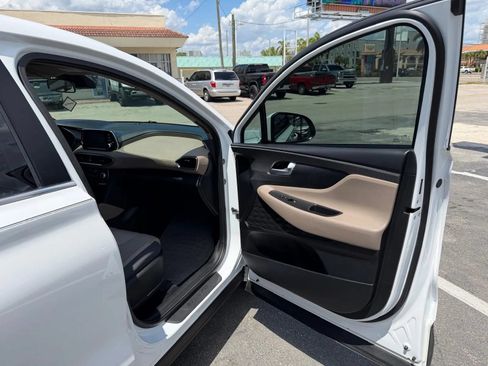 Used 2019 Hyundai Santa Fe SE AWD/4WD image 17