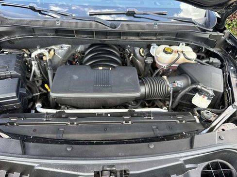 Used 2024 Chevrolet Suburban LT w/ Luxury Package RWD image 10