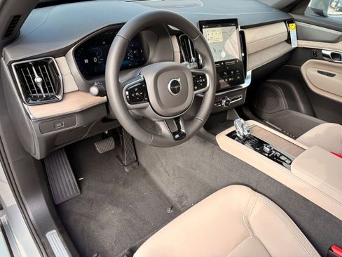 New 2026 Volvo XC90 B6 Plus w/ Protection Package Premier AWD/4WD image 4