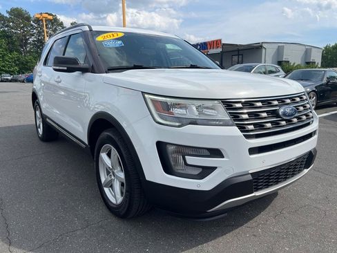 Used 2017 Ford Explorer XLT w/ Equipment Group 202A AWD/4WD image 3