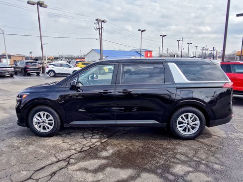 Used 2023 Kia Carnival LX image 7