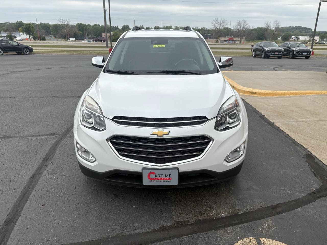 Used 2017 Chevrolet Equinox Premier w/ Enhanced Convenience Package AWD/4WD image 3
