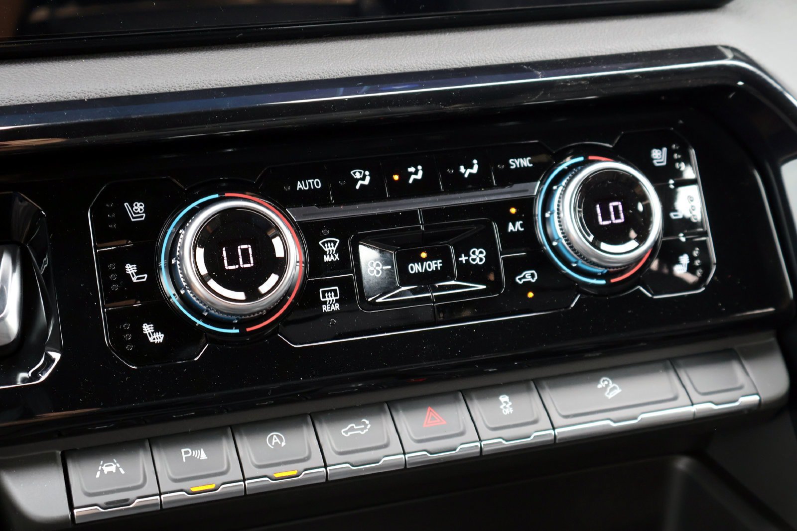 New 2026 GMC Sierra 1500 AT4 w/ AT4 Premium Package AWD/4WD image 29