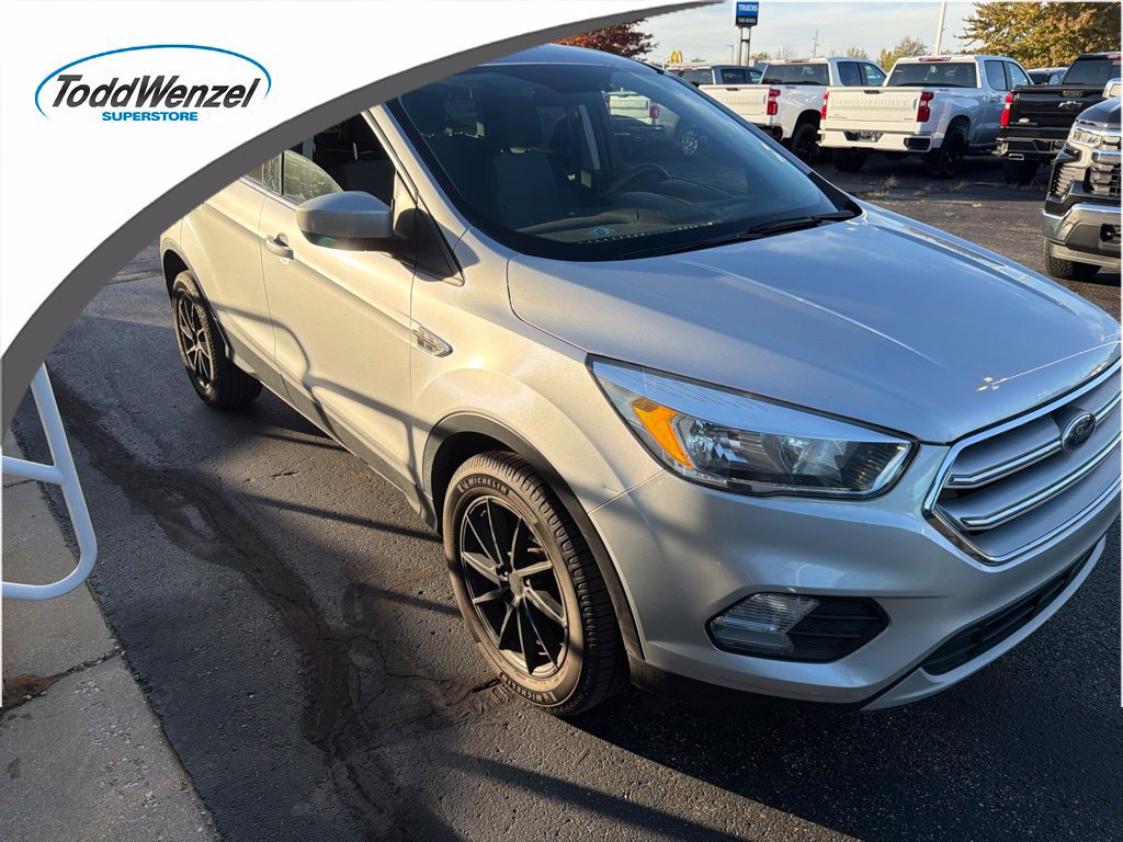 Used 2017 Ford Escape SE FWD image 1