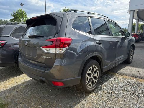 Used 2023 Subaru Forester Premium AWD/4WD image 3