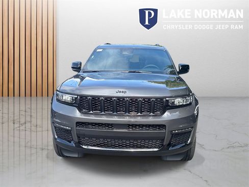 New 2025 Jeep Grand Cherokee Limited w/ Luxury Tech Group II image 2