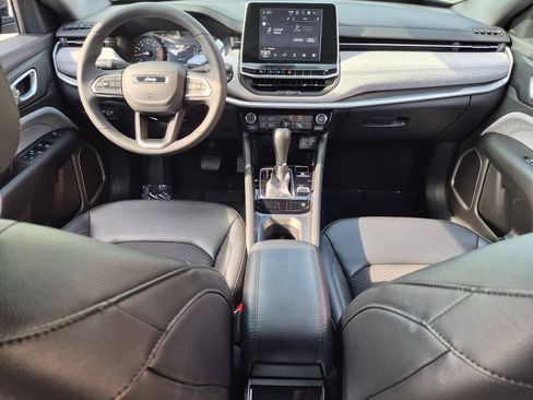 Used 2025 Jeep Compass Latitude AWD/4WD image 25
