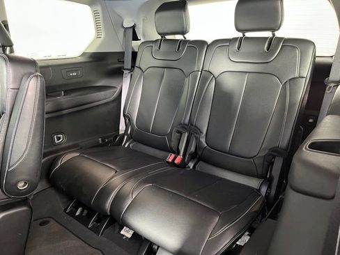 Used 2023 Jeep Grand Cherokee L Limited w/ Black Appearance Package image 40