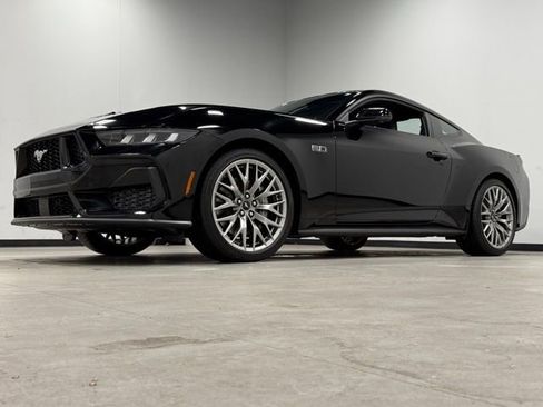 Used 2025 Ford Mustang GT Premium image 5
