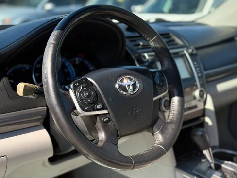 Used 2012 Toyota Camry XLE w/ Leather Pkg FWD image 28