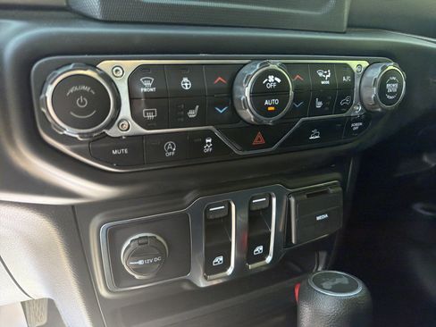 Used 2021 Jeep Wrangler Sport AWD/4WD image 15