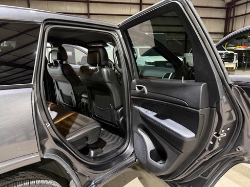 Used 2018 Jeep Grand Cherokee Altitude AWD/4WD image 21