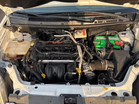 Used 2011 Ford Transit Connect XLT image 19