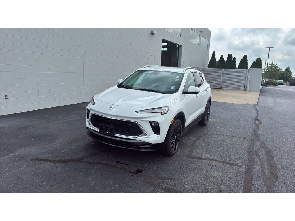 Used 2024 Buick Encore GX Sport Touring FWD image 3