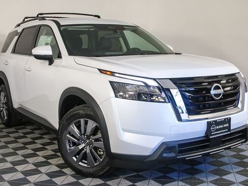 Certified 2025 Nissan Pathfinder SV image 1