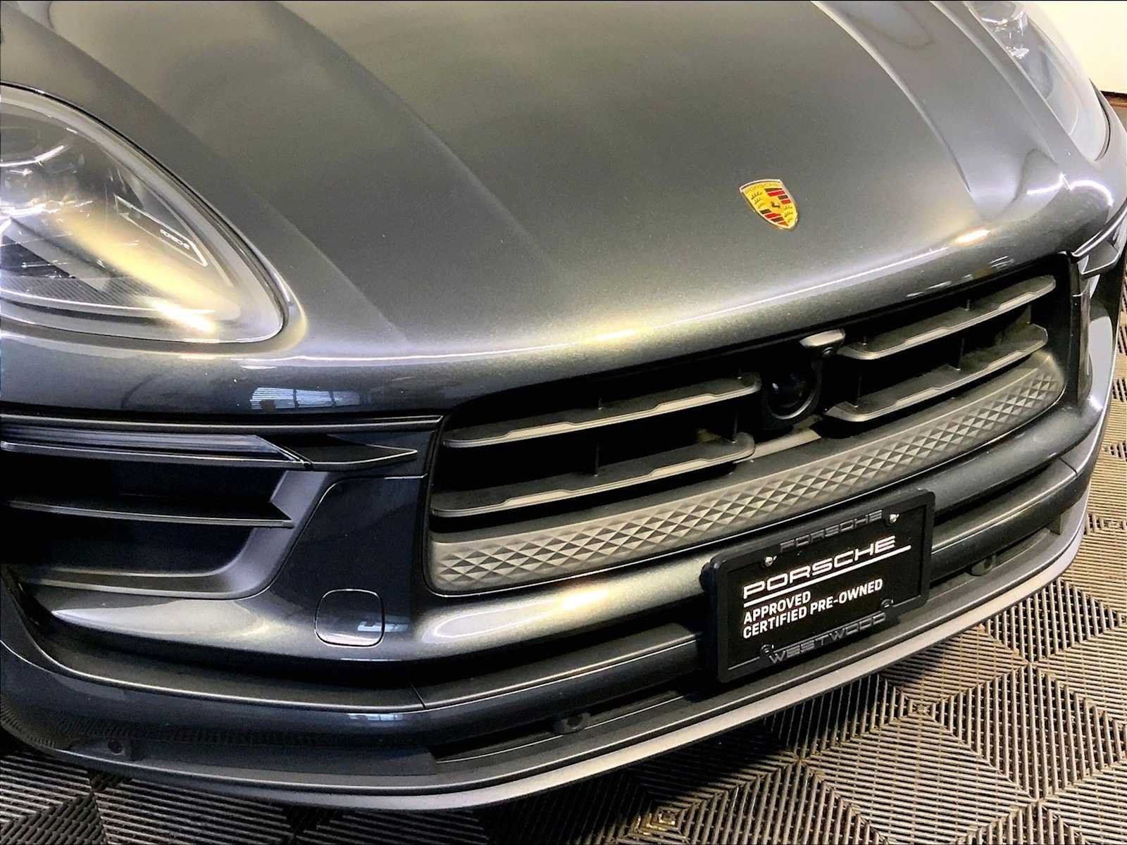 Certified 2024 Porsche Macan AWD/4WD image 34