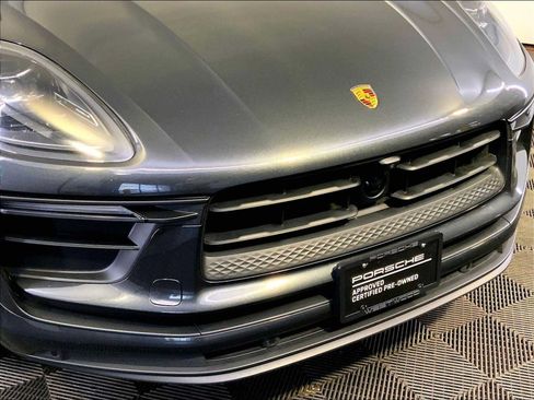 Certified 2024 Porsche Macan AWD/4WD image 34