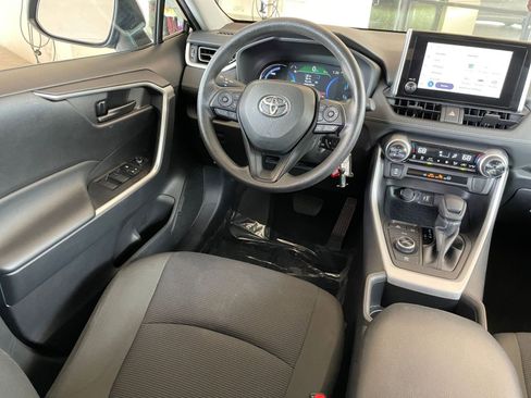 Used 2025 Toyota RAV4 LE image 43