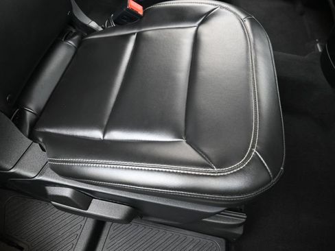 Used 2021 Ford Explorer XLT w/ Equipment Group 202A RWD image 16