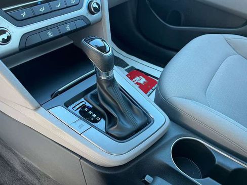 Used 2018 Hyundai Elantra SE w/ SE Connectivity Package 04 image 29